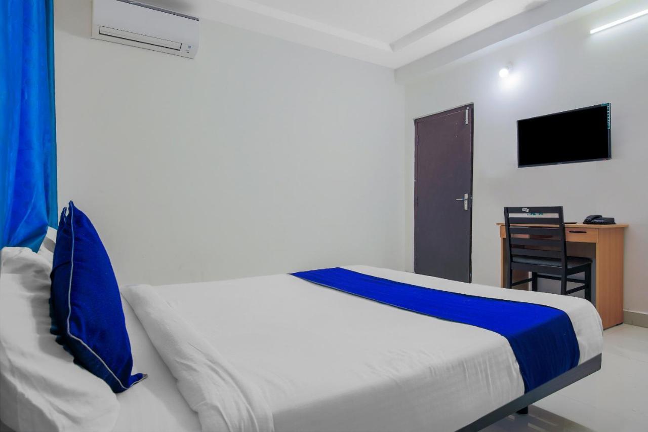 Oyo Silverkey 74581 Nallagandla Hotel Hyderabad Exterior photo