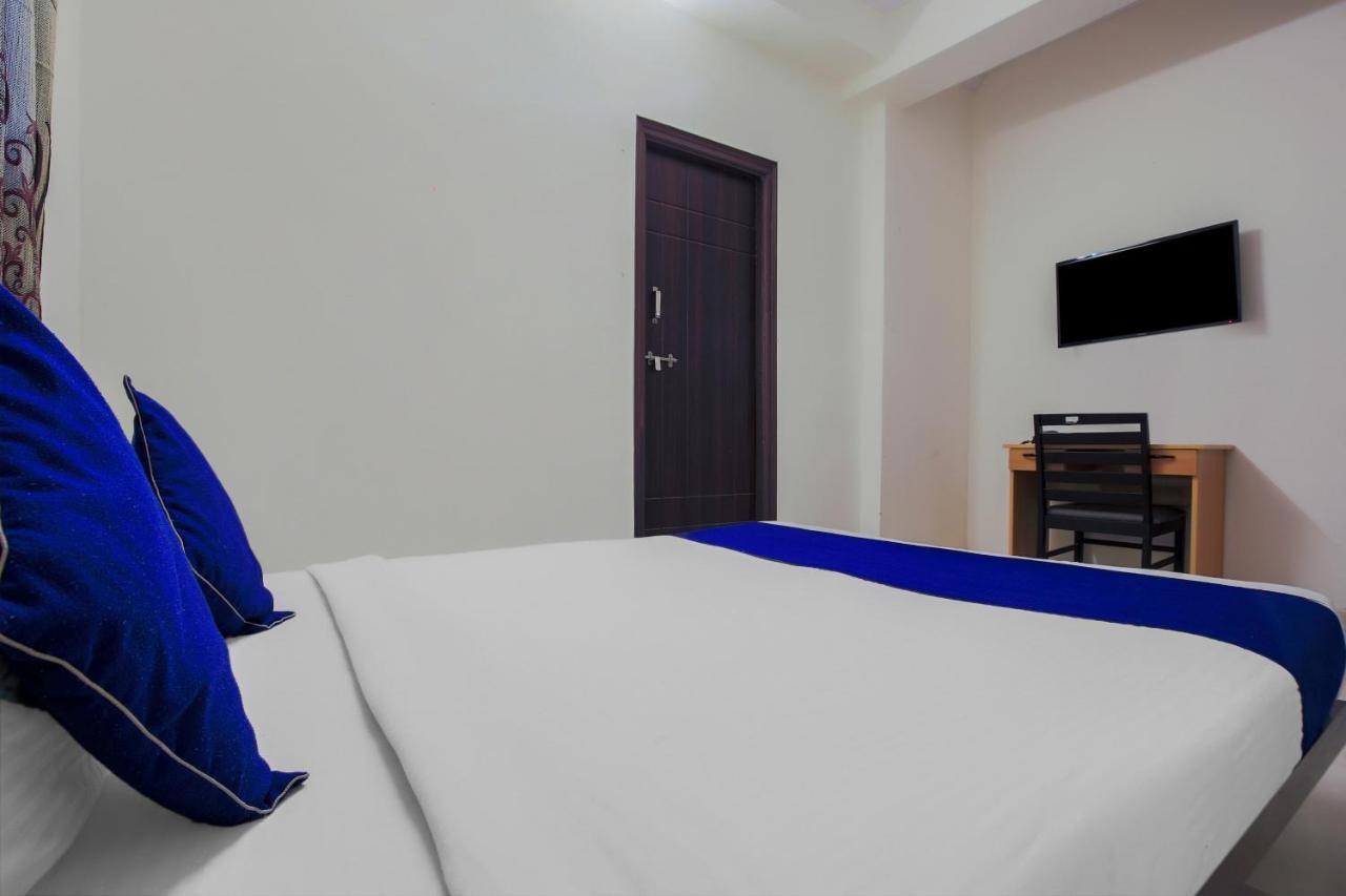 Oyo Silverkey 74581 Nallagandla Hotel Hyderabad Exterior photo
