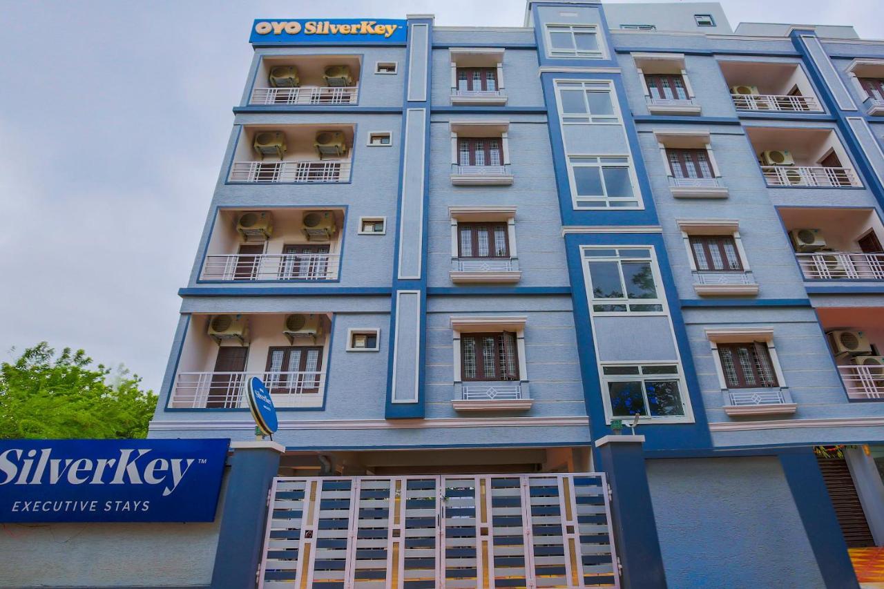 Oyo Silverkey 74581 Nallagandla Hotel Hyderabad Exterior photo